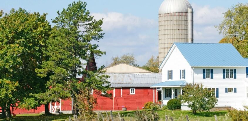 farmhouse in Lucknow vs residential land in Lucknow